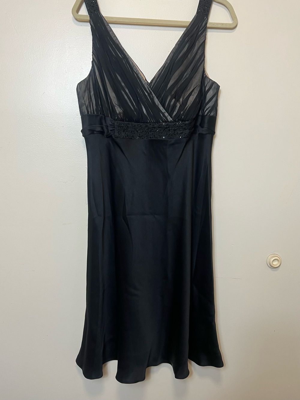 Anne Klein Black V-Neck Beaded Waist Midi Dress. Size 14. NWOT